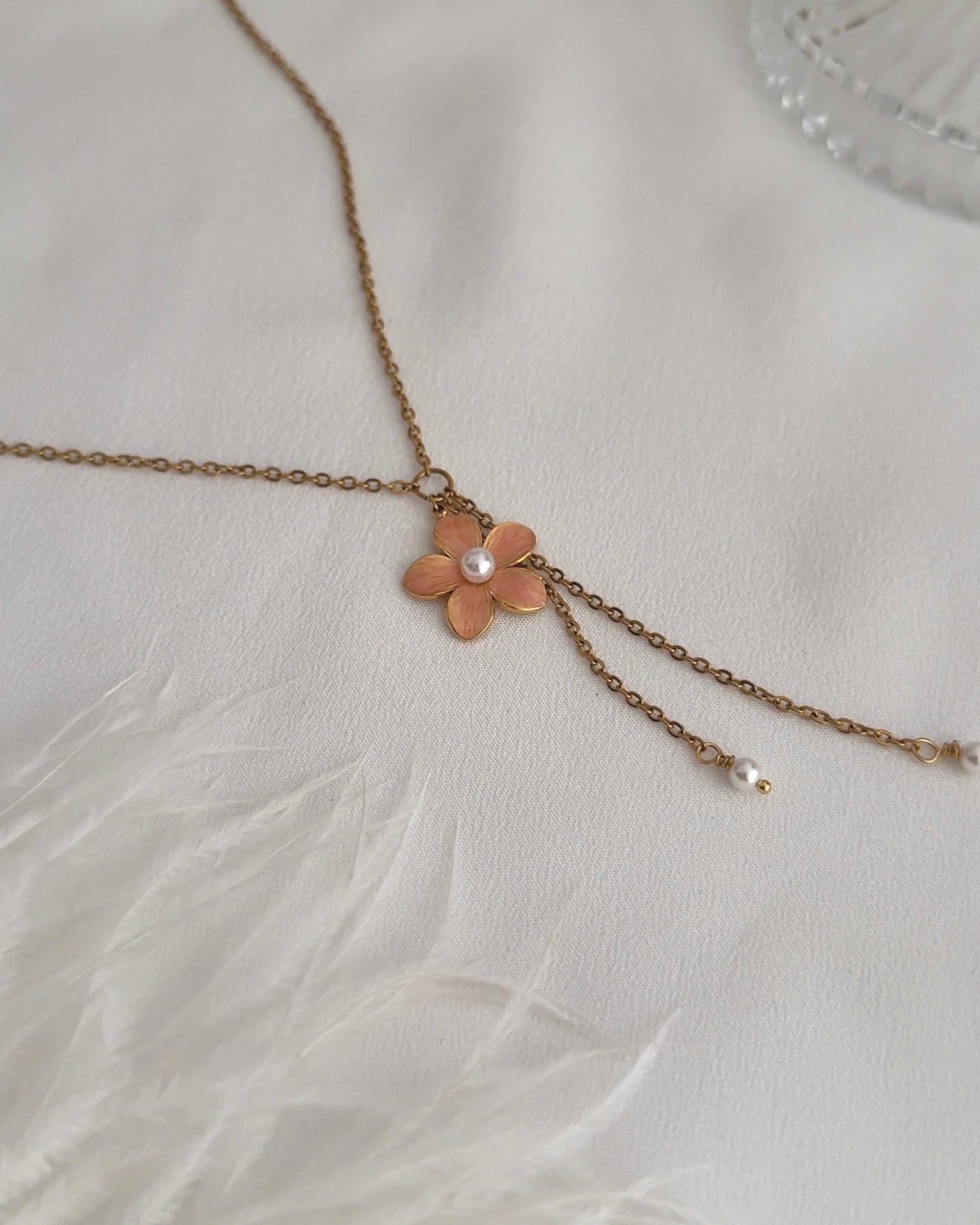 Collier Fleur Nude – Perles Naturelles & Acier Inoxydable