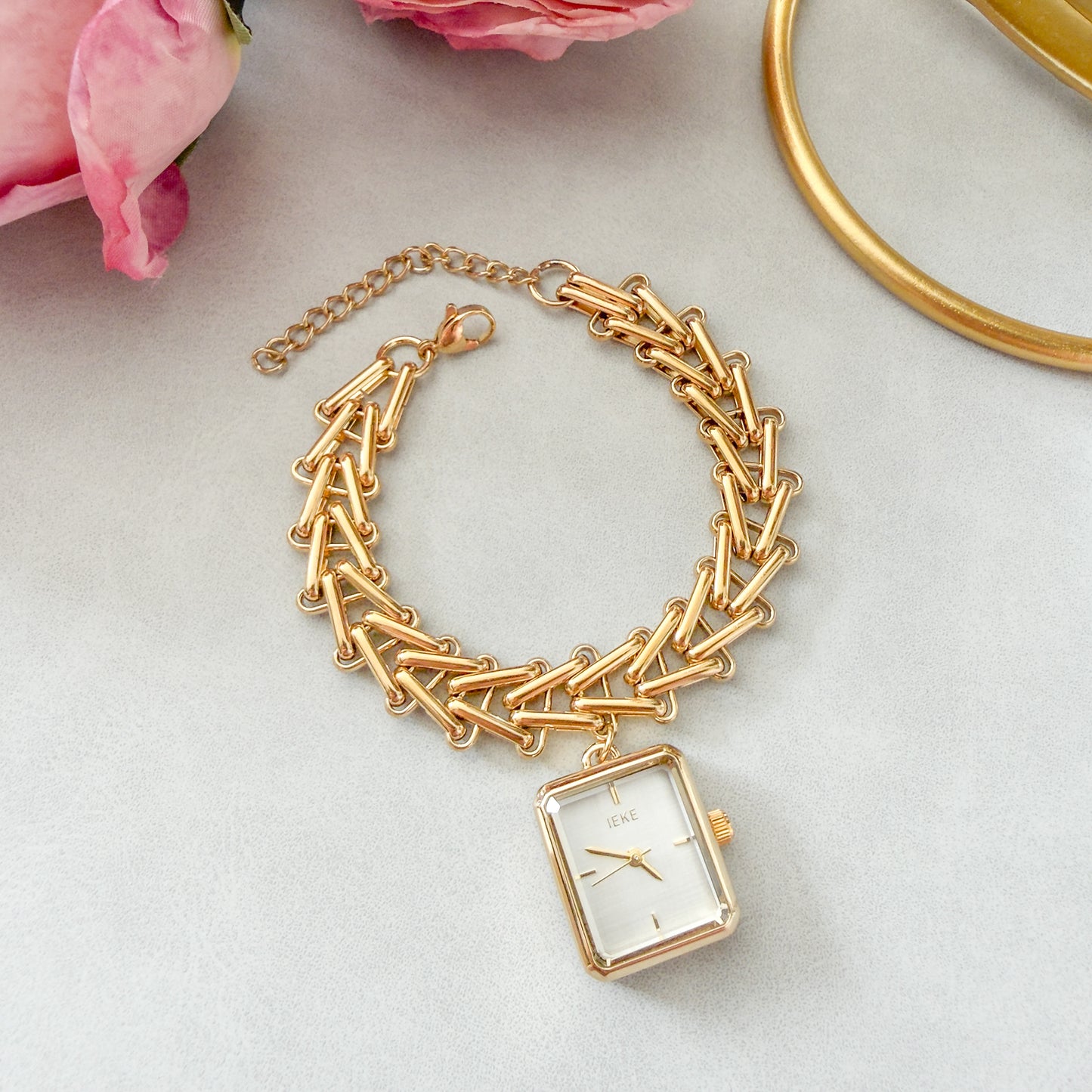 Montre bracelet IEKE doré