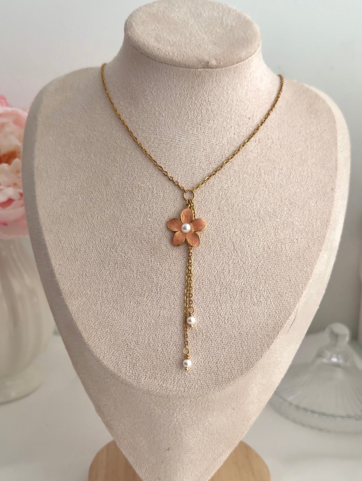 Collier Fleur Nude – Perles Naturelles & Acier Inoxydable