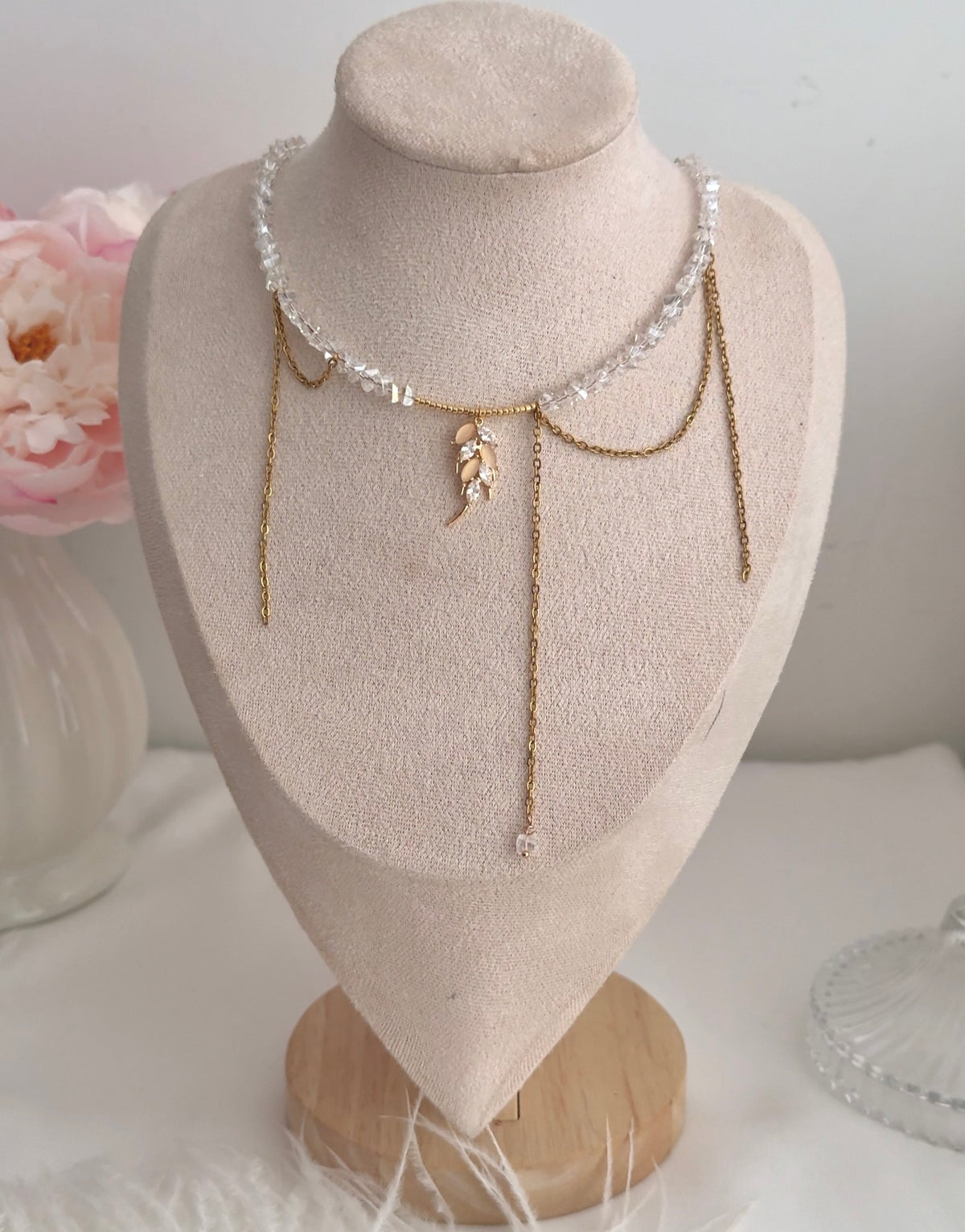 Parure Cristal Feuille Élégance – Collier & Boucles Faits Main