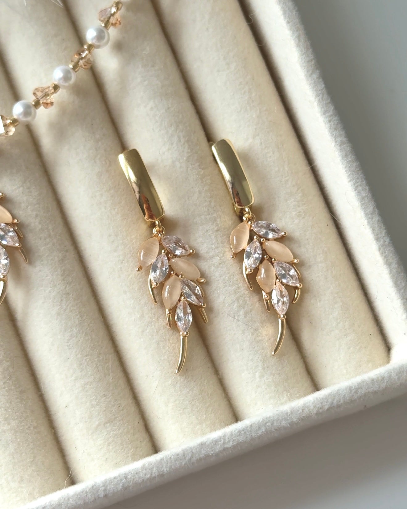 Parure Blanche et Dorée - Collier & Boucles | ZAHRA JEWELRY