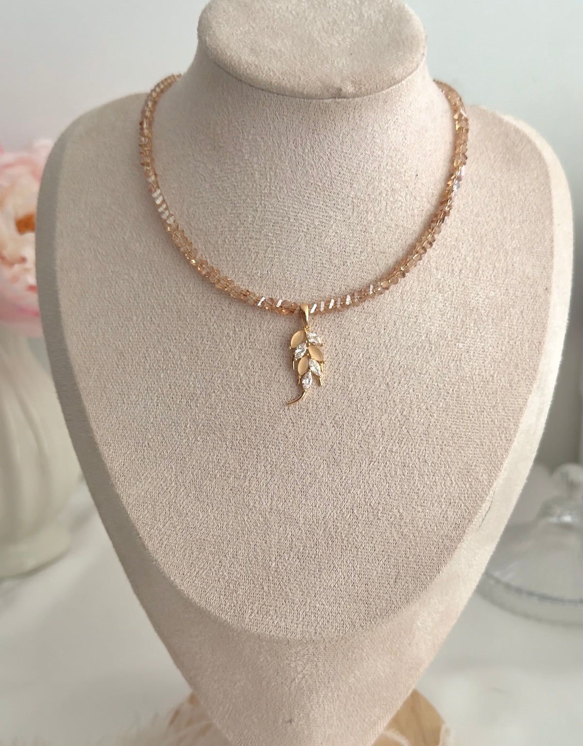 Parure Feuille Dorée – Collier & Boucles Faits Main