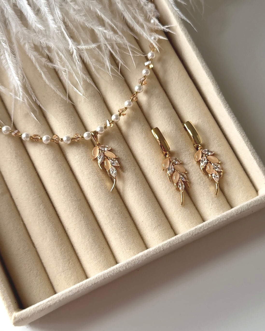 Parure Blanche et Dorée - Collier & Boucles | ZAHRA JEWELRY